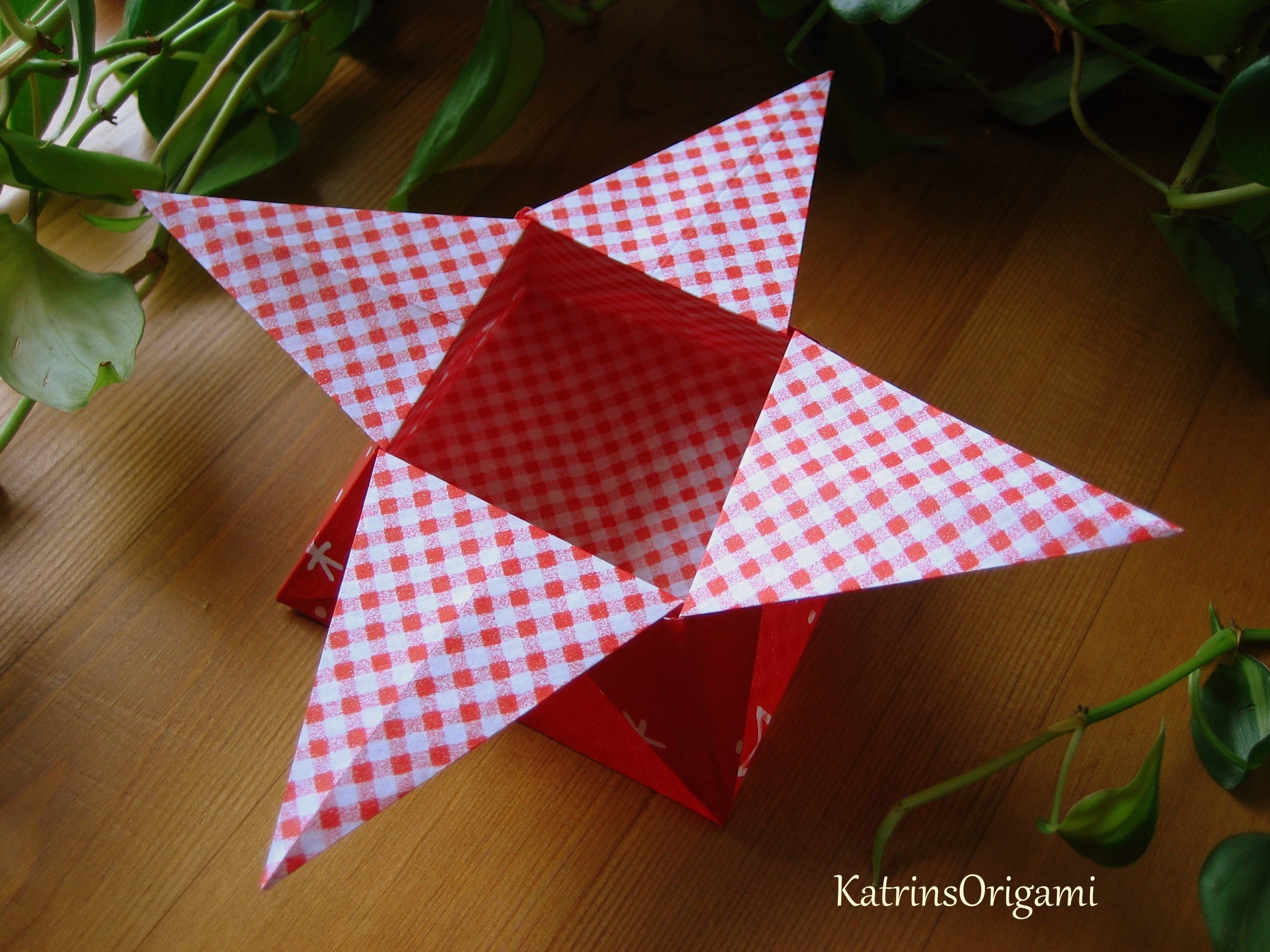 Origami ☆ Star Box ☆ ( traditional )  ¸.•*☽☼﻿☾*•.¸¸