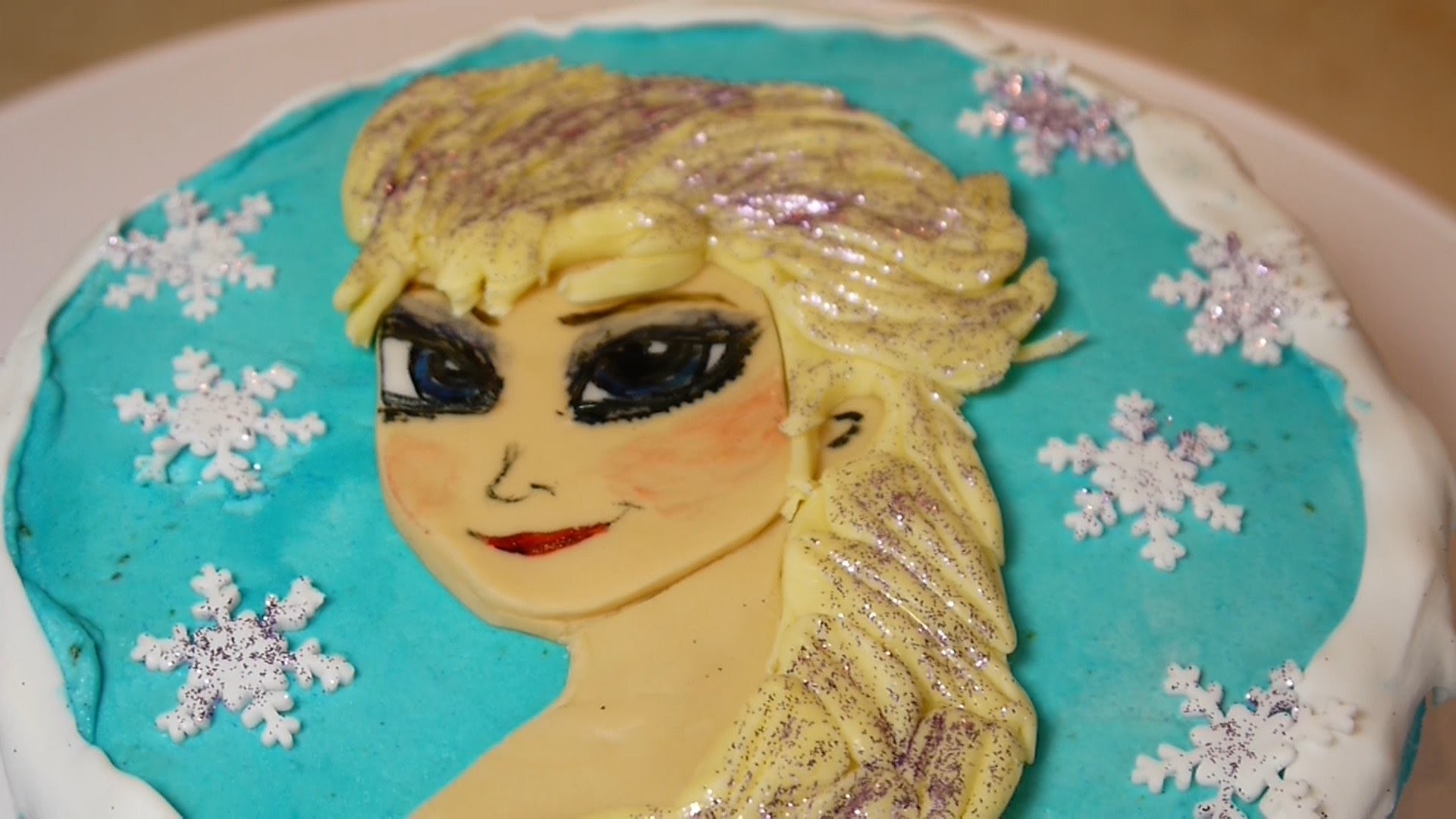 DIY Frozen cake Elsa Torte Tutorial Fondant selber machen Anleitung Eiskönigin Buttercreme