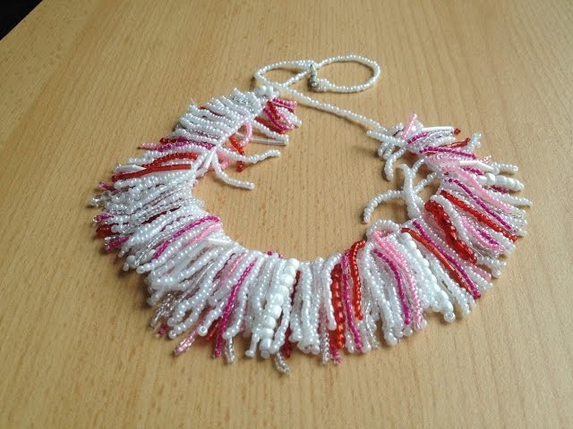 Weisse sommerliche Kette aus weissen und roten Perlen. Beaded necklace. Beadwork