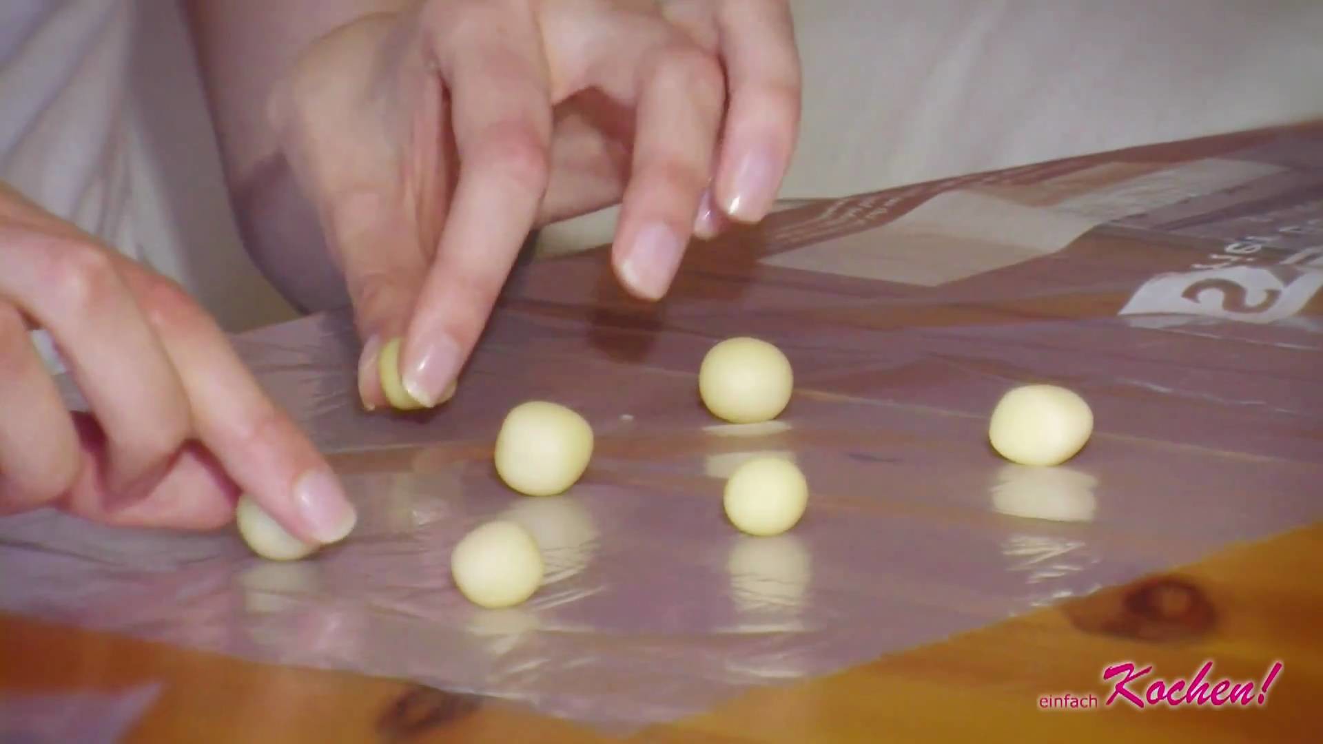 Marzipanrosen Röschen für den Kuchen selber machen Tortendekoration DIY Rosen