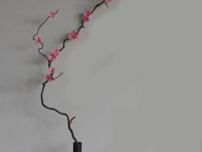 Frühlingsdekoration : Ast mit Origami-Kirschblüten