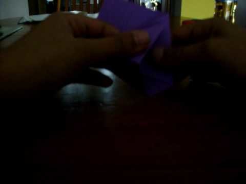 Wie man einen Origami Becher faltet