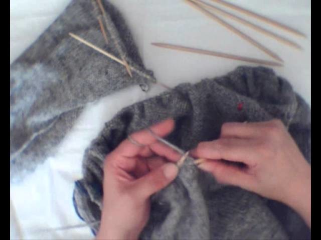 Islandpullover stricken - Ärmel und Body zur Rundpasse verbinden