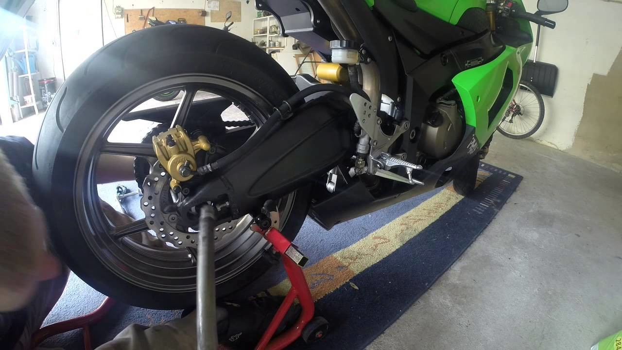 Kawasaki ZX636C Einbau Hinterradachse DIY HowTo Tutorial