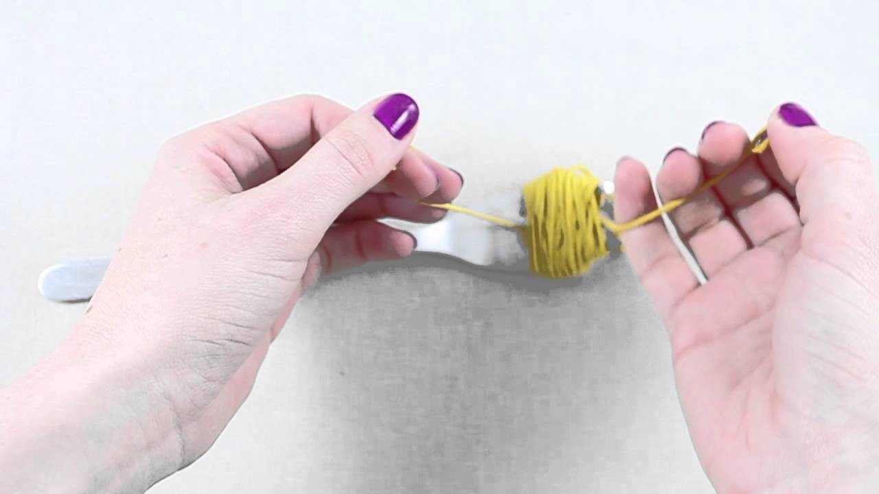 Simple Stylish Stricken - Tutorial: Strickkurs Technik 10: Pompons herstellen - mit der Gabel