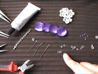 Schmuck selber machen: Armband  mit zarten Häkelblüten