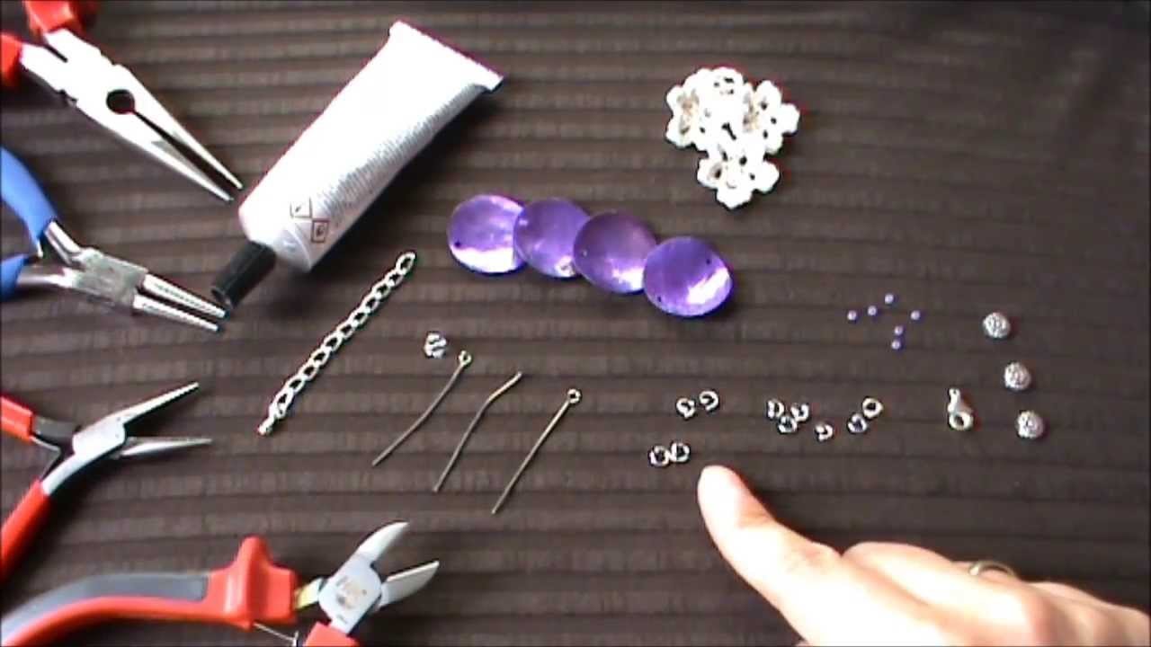 Schmuck selber machen: Armband  mit zarten Häkelblüten