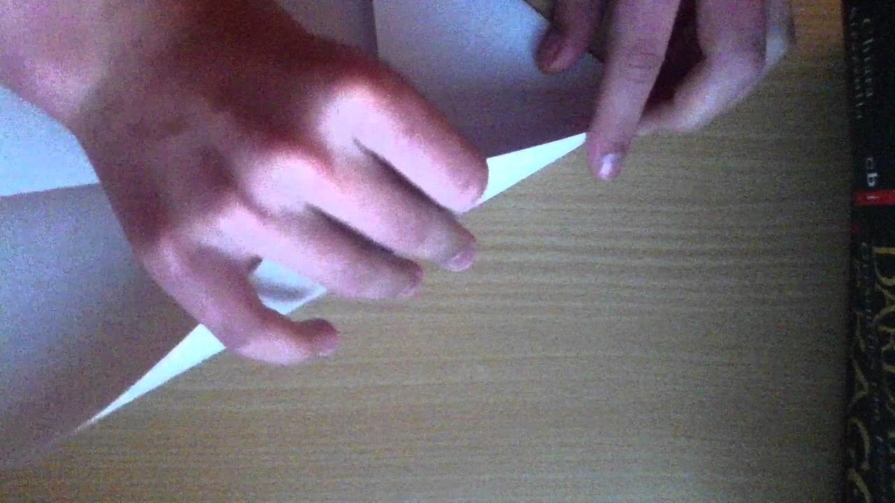 Papierflieger selber basteln - Anleitung zum Bauen von Papierfliegern