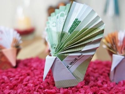 Geldschein falten für Geldgeschenke: Origami Pfau aus Geldschein basteln #TrauDirWasZu