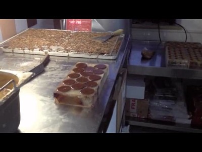 Dreifarbige Pralinenhohlkörper
