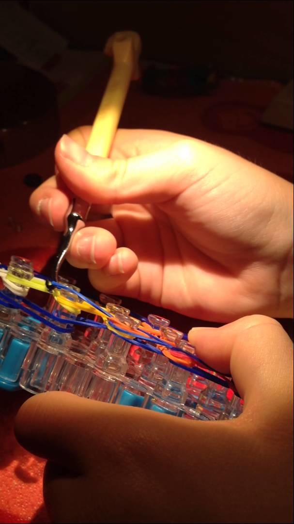 Mein Rainbow Loom Blümchen Armband