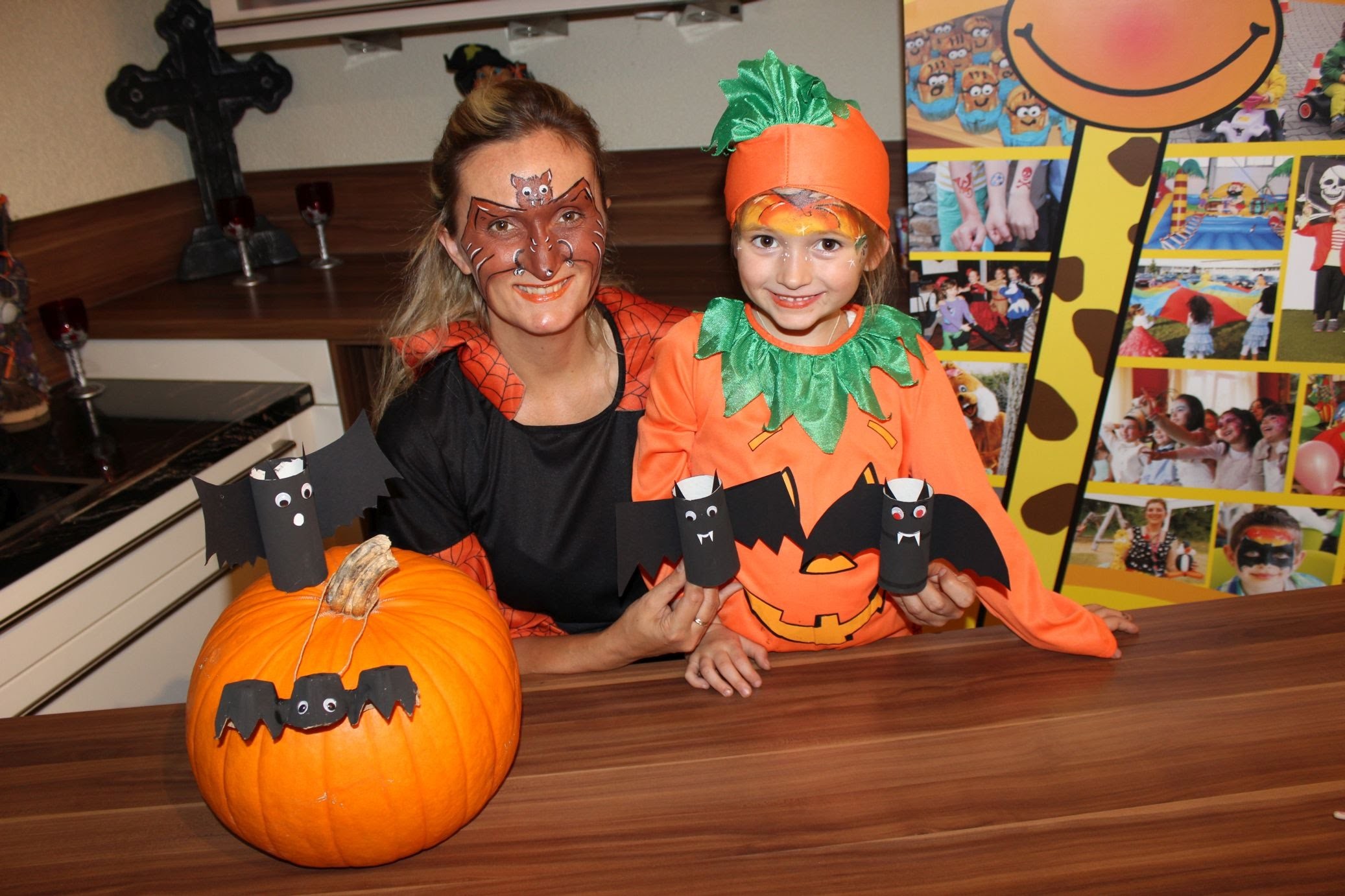 Recycling Basteln mit Kindern - Fledermaus Basteln Anleitung fuer Halloween Party
