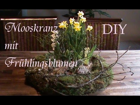 DIY |  Mooskranz mit Frühlingsblumen | Frühlingsgesteck | Just Deko