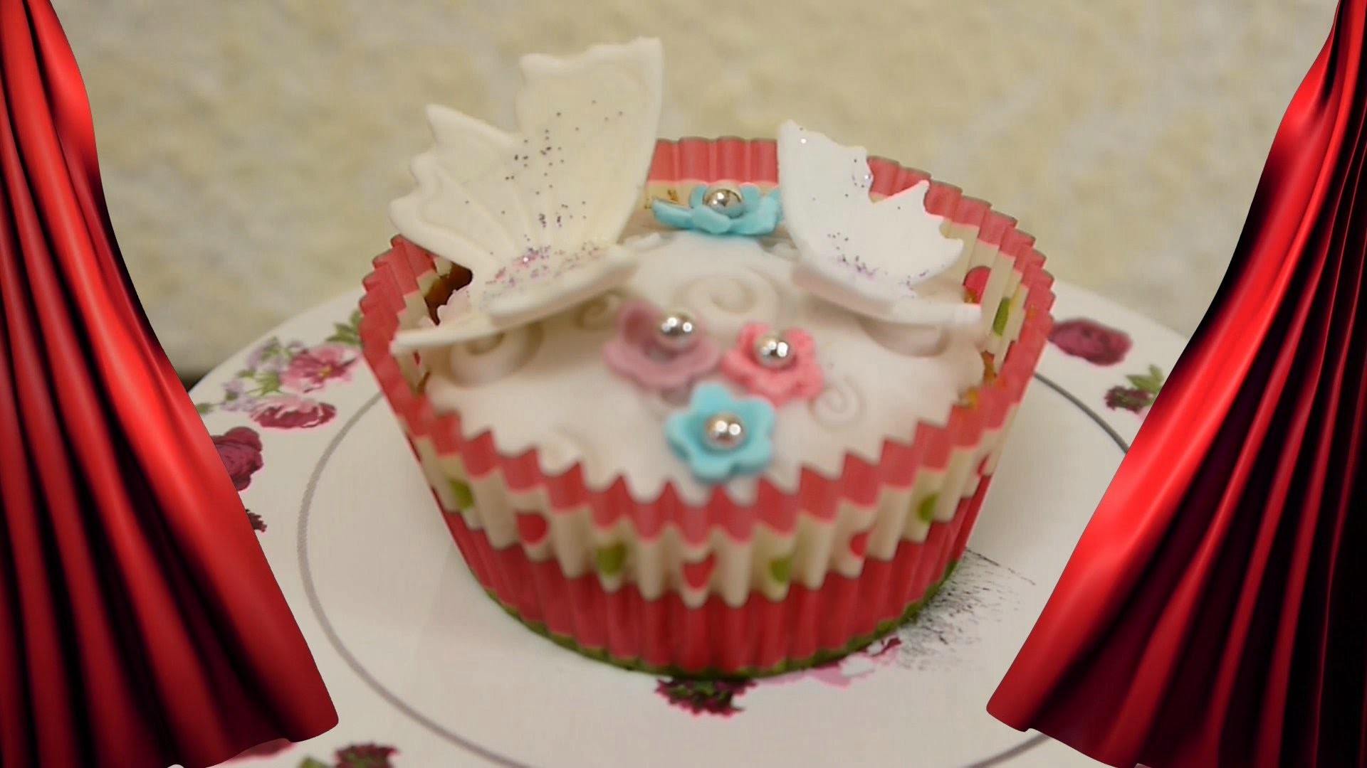 DIY Rezept Cupcakes mit Schmetterlingen Torte dekorieren mit Fondant