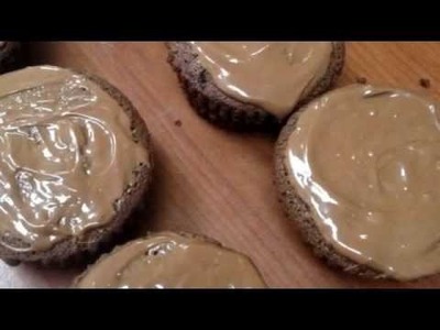 Decorate Cute Cauldron Cupcakes - DIY Essen & Getränke - Guidecentral