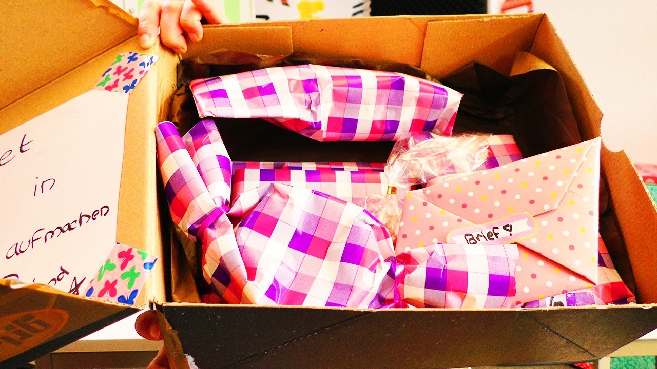 FANPOST Unboxing | Eva & Kathi packen ein Fanpaket mit Geschenken aus | 1. Fanpost Video