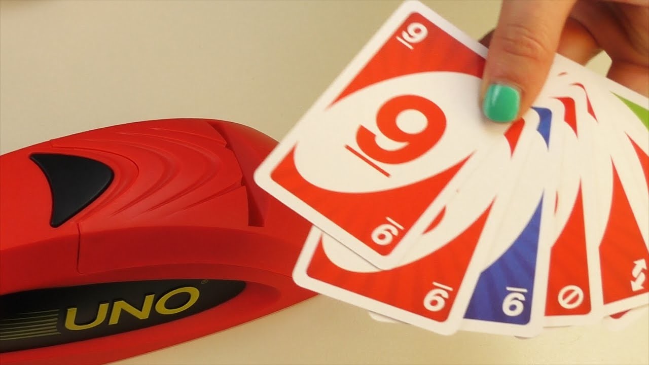 "UNO EXTREME" mit Kathi & Eva spielen Karten mit Karten Wurf Maschine & Jelly Beans Strafe
