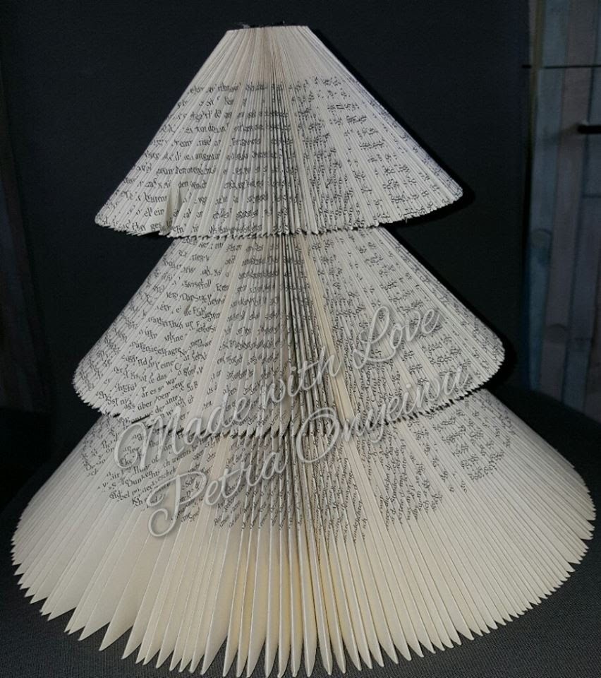 Weihnachtsbaum aus einem Buch schneiden und falten 21 10 2015