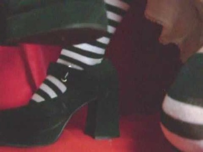 Putting on my new striped socks - Gothic Lolita Strümpfe & Schuhe