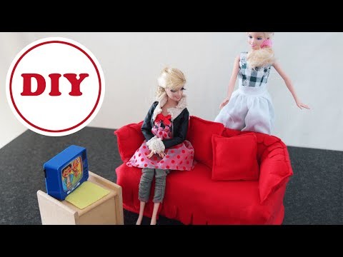DIY Barbie-Sofa aus Tempobox und Stoffresten