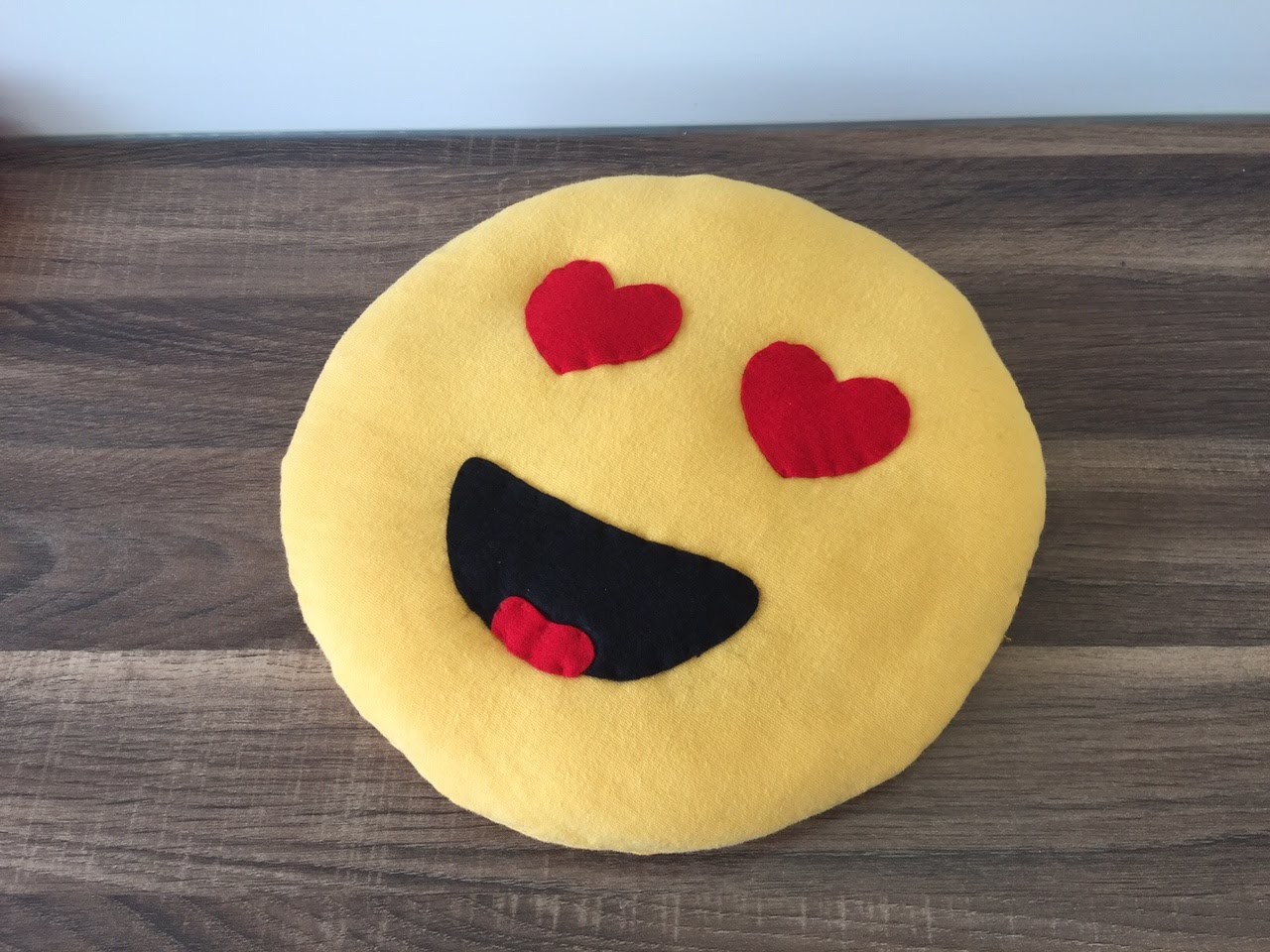 DIY Kissen nähen als Smiley.Emoji, schnelle Bastelidee