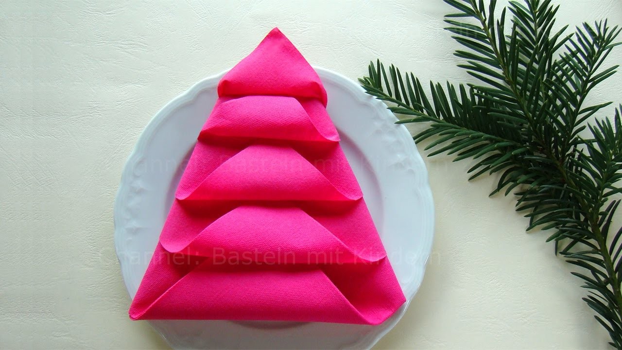 Servietten falten: Tannenbaum - Weihnachtsdeko selber machen - DIY Weihnachten Tischdeko