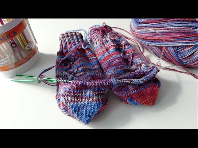2 Socken gleichzeitig stricken - die CraSy Herzchenferse