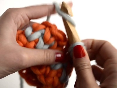 Wie man ohne Löcher häkelt | We Are Knitters