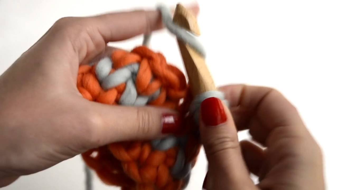 Wie man ohne Löcher häkelt | We Are Knitters