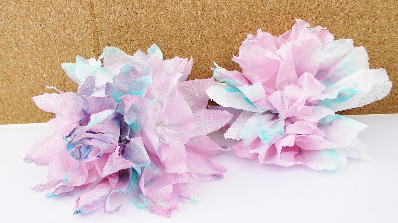 Farbexperiment mit Taschentüchern | Bunte Blumen aus gefärbten Taschentüchern