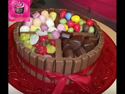 Bunte Kitkat-Candy Torte. Rainbow kitkat candy cake
