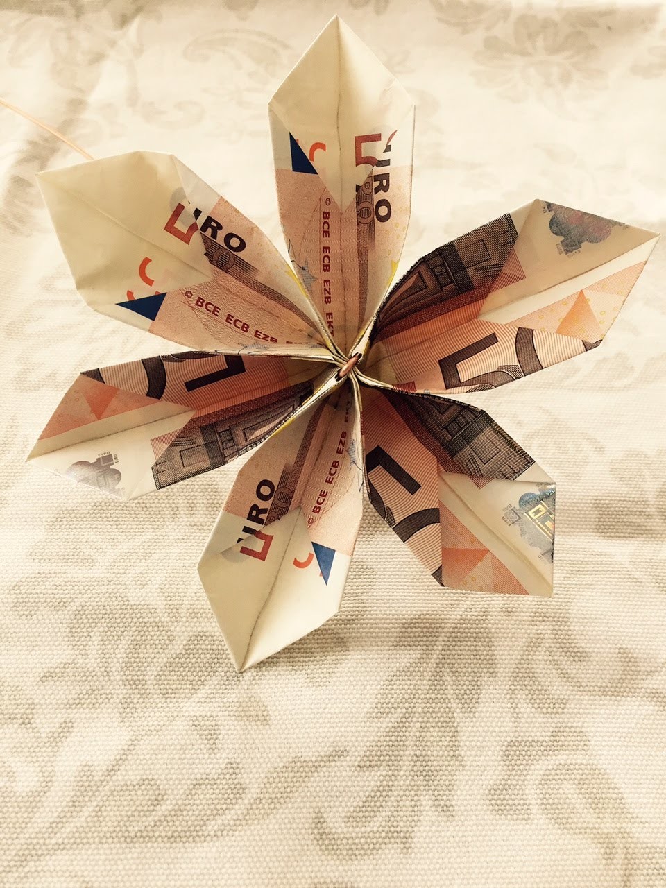 Geldblume falten - Blume aus Geld falten - Origami Geschenke