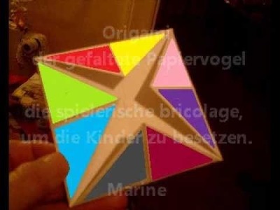 Origami: der gefaltete Papiervogel, der mit den Kindern ist bricolage