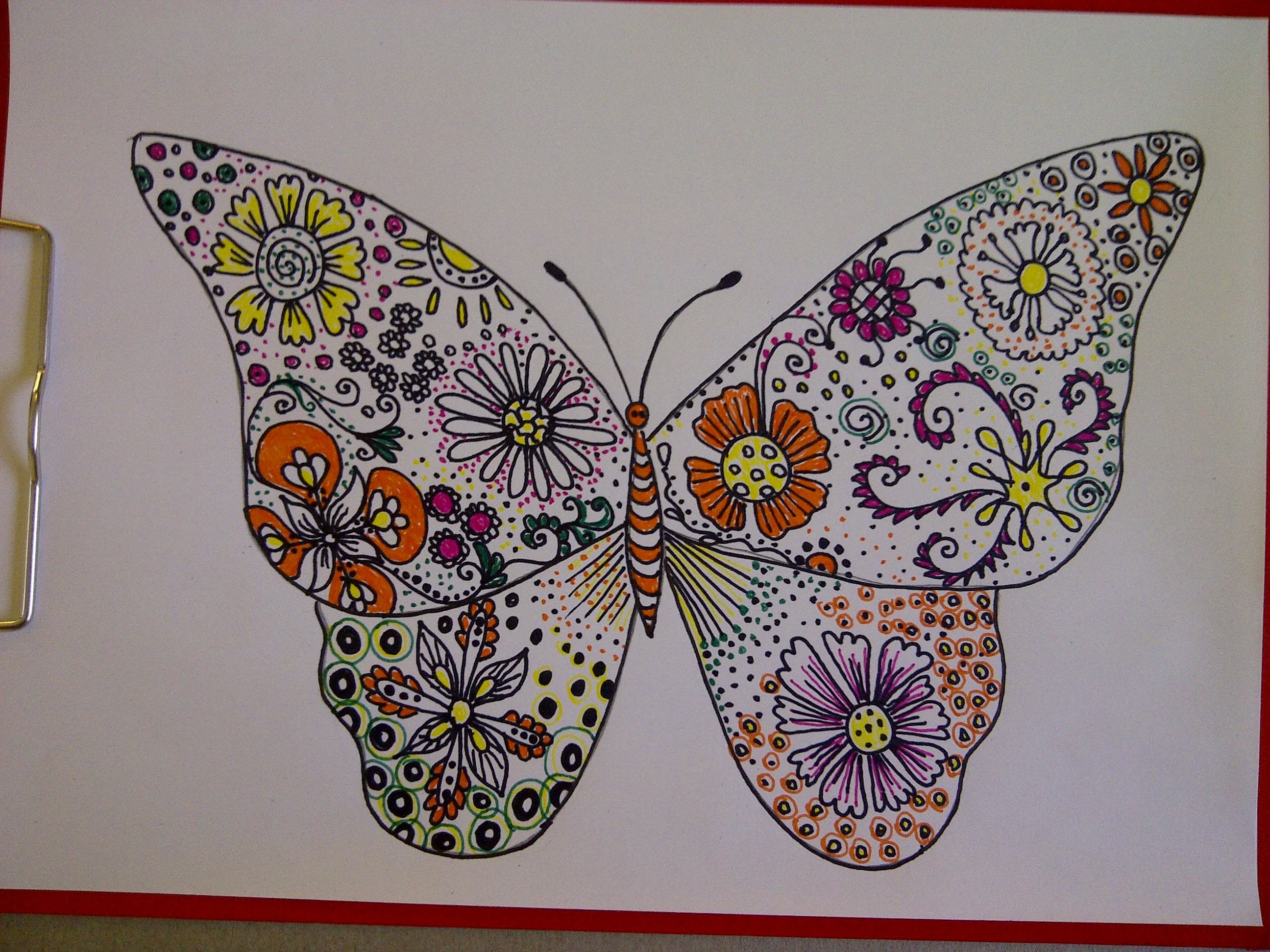 Einen Schmetterling zeichnen. Doodle Design. Zentangle Zeichnung