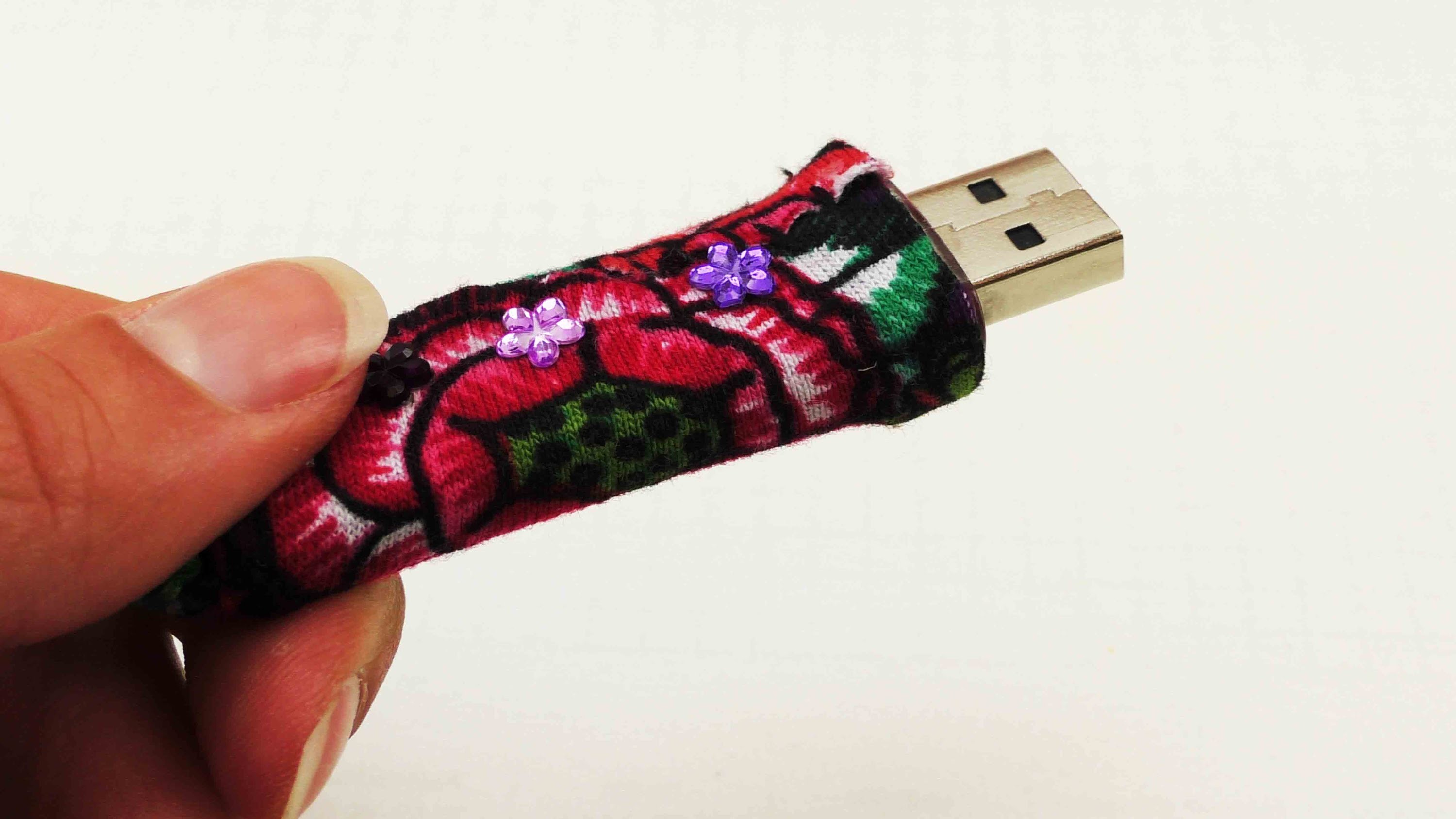 USB Stick gestalten | Individueller Look für deinen USB-Stick | mit Stoffresten & Glitzersteinen