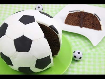 Fußball-WM 2014 Fußball-Kuchen. Fußball-Torte. Soccer Cake. Football Cake (Orangen-Schoko-Kuchen)