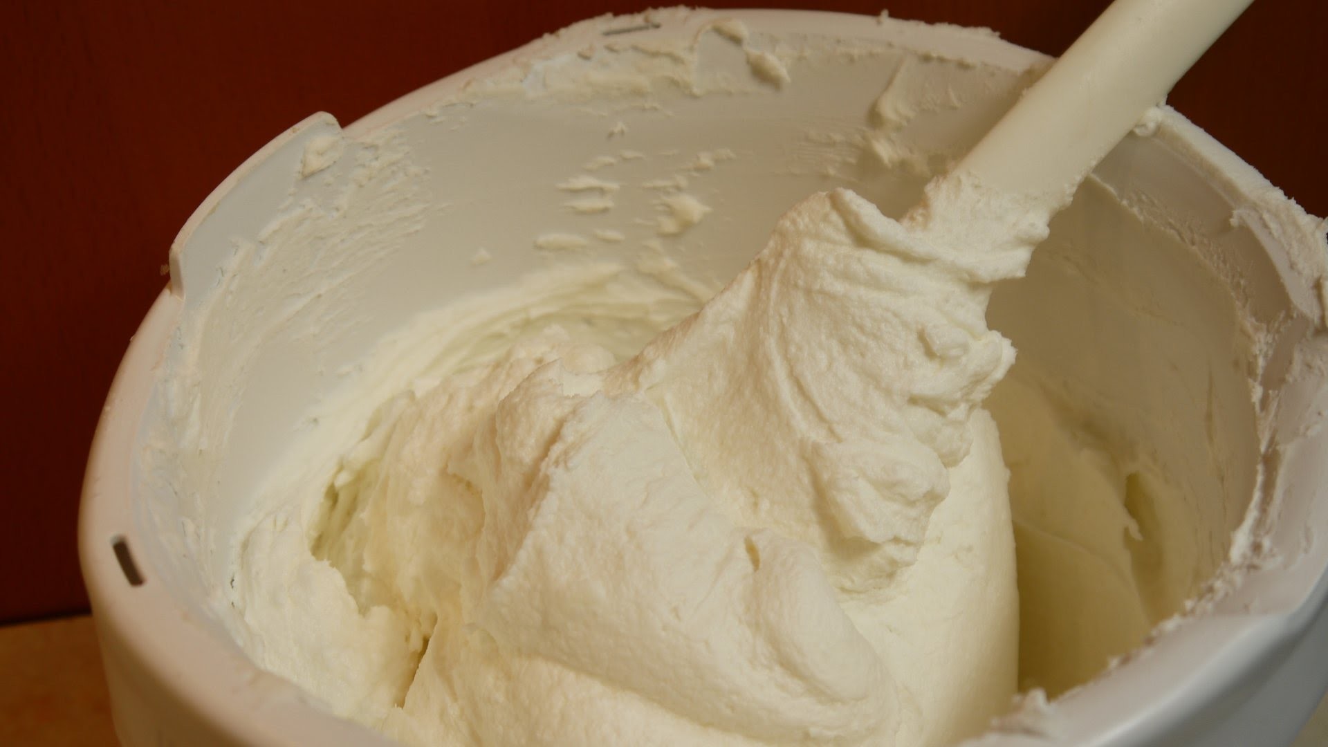DIY Buttercreme selber machen für ROSEN + DEKORATION Rezept Torten dekorieren verzieren