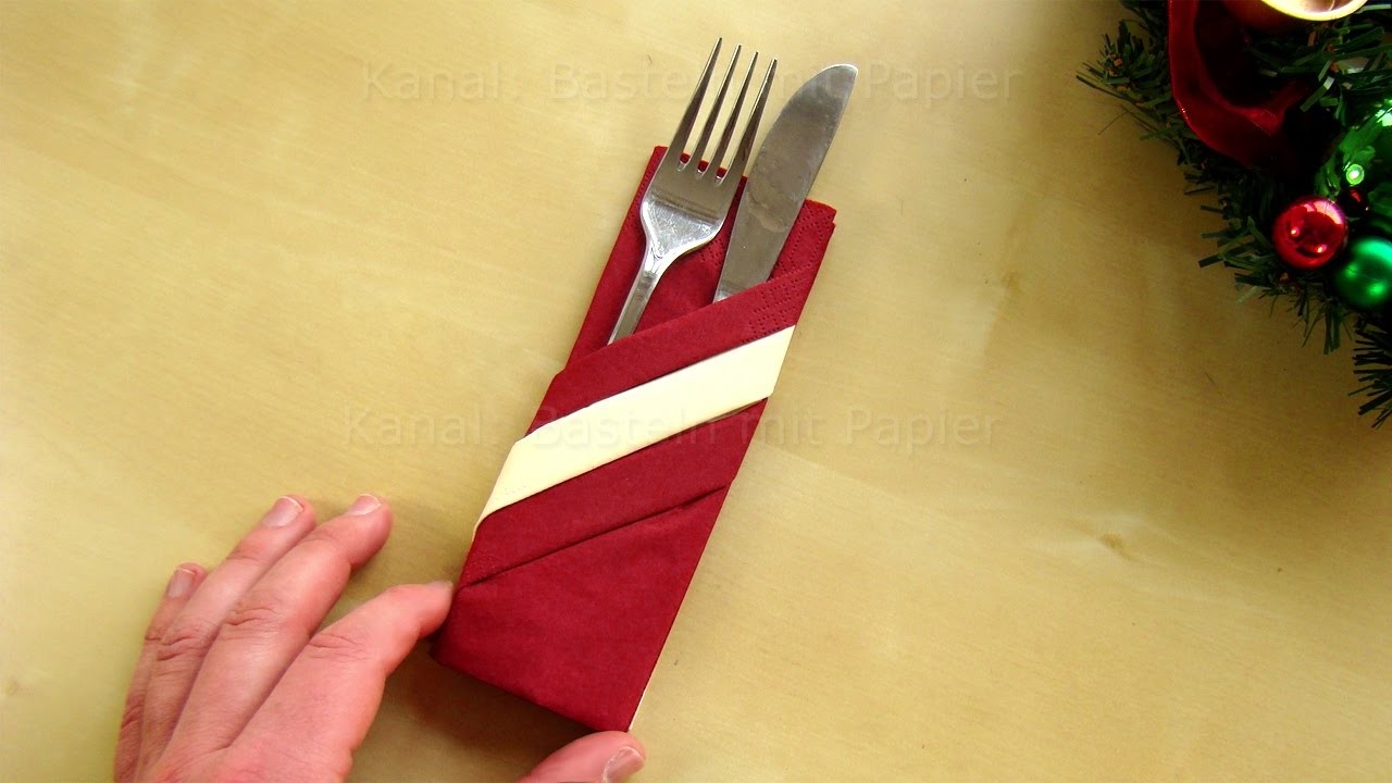 Servietten falten: Bestecktasche mit 2 Papier-Servietten basteln für Silvester. DIY Tischdeko