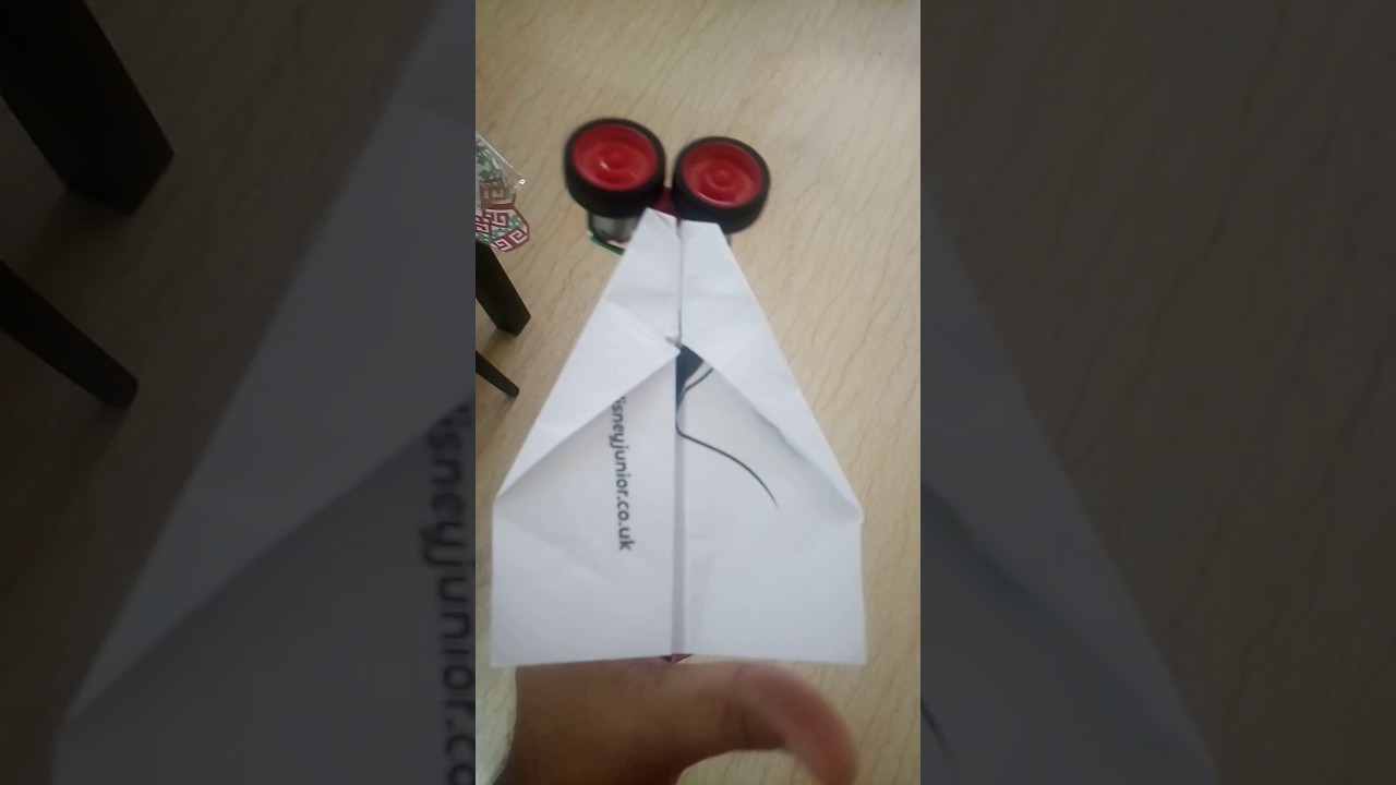 Paper plane luncher gun