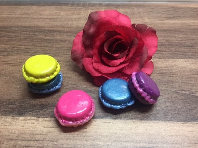 DIY Miniatur Macarons herstellen, basteln mit und für Kinder mit Dingen die man zuhause hat