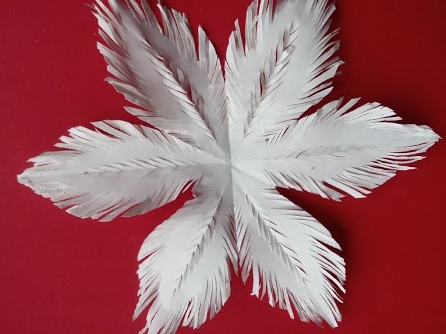 Flauschige Papier-Schneeflocke oder  Schneestern basteln Ideen  für Weihnachtsdeko