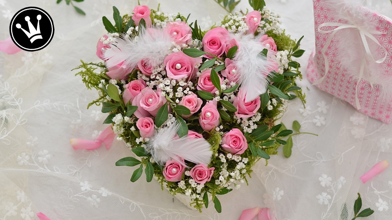 DIY - Valentinstag Geschenk I Rosenherz aus einer Pralinenschachtel I Blumengesteck selber machen