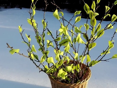 Frühlingszweig basteln aus Zweig und Fleecedecke, Frühlingsdeko DIY