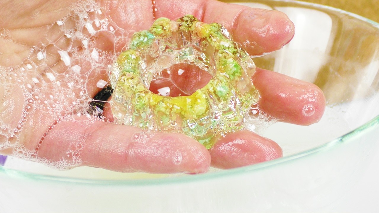DIY Knisti Seife im Test | Was passiert im Wasser!? Badespaß zum selber machen | DIY Idee