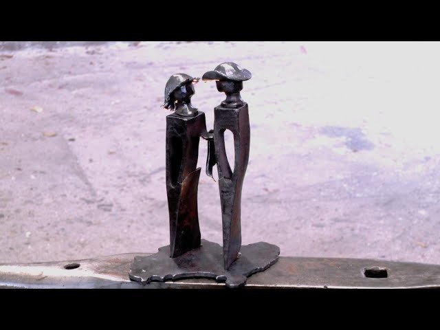 Forging Ax Sculpture   Skulptur aus einer Axt