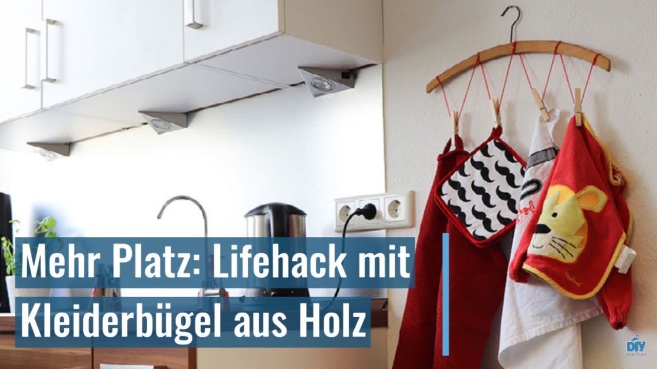 Mehr Platz: Lifehack mit Kleiderbügel aus Holz
