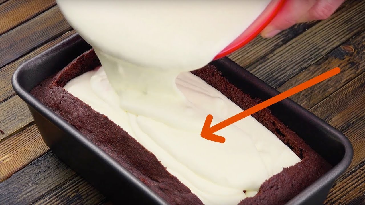 Unter der Creme steckt der Kick, der diesen Sommerkuchen so besonders macht.