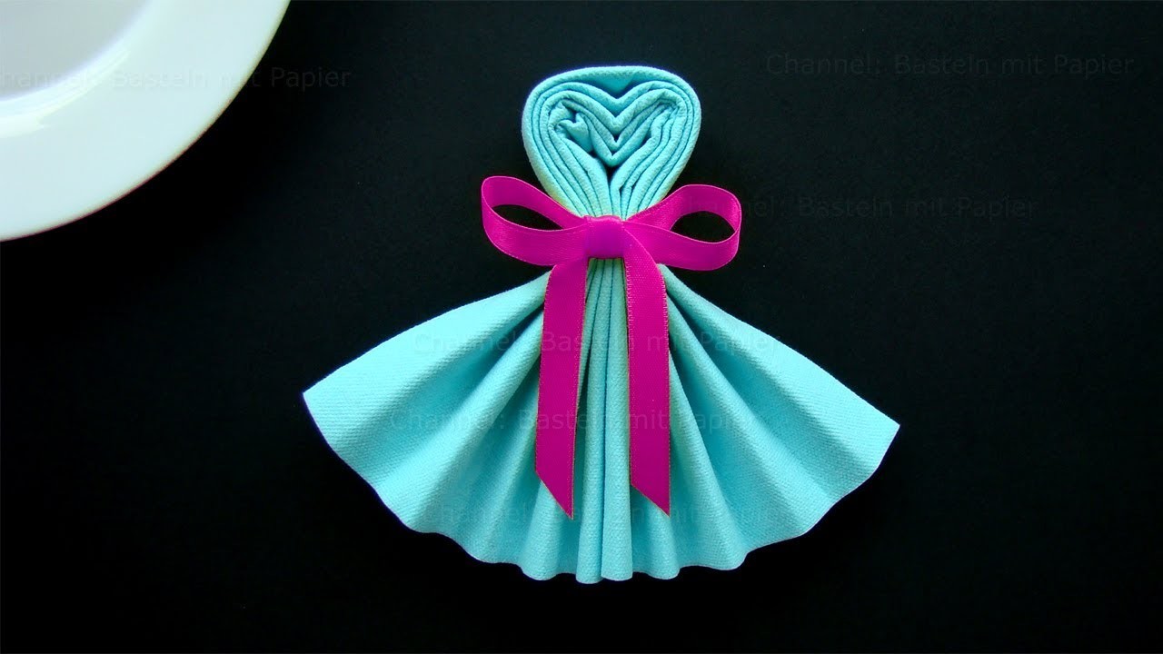 Servietten falten: Kleid - Tischdeko basteln mit Papier-Servietten. Einfache DIY Deko Hochzeit