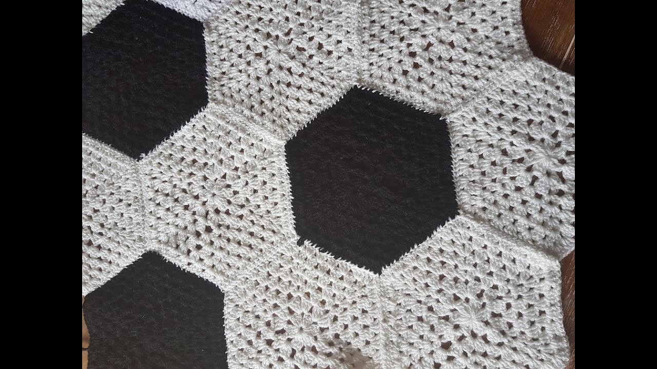 Hexagon Granny Square Fussballdecke häkeln Anleitung DIY