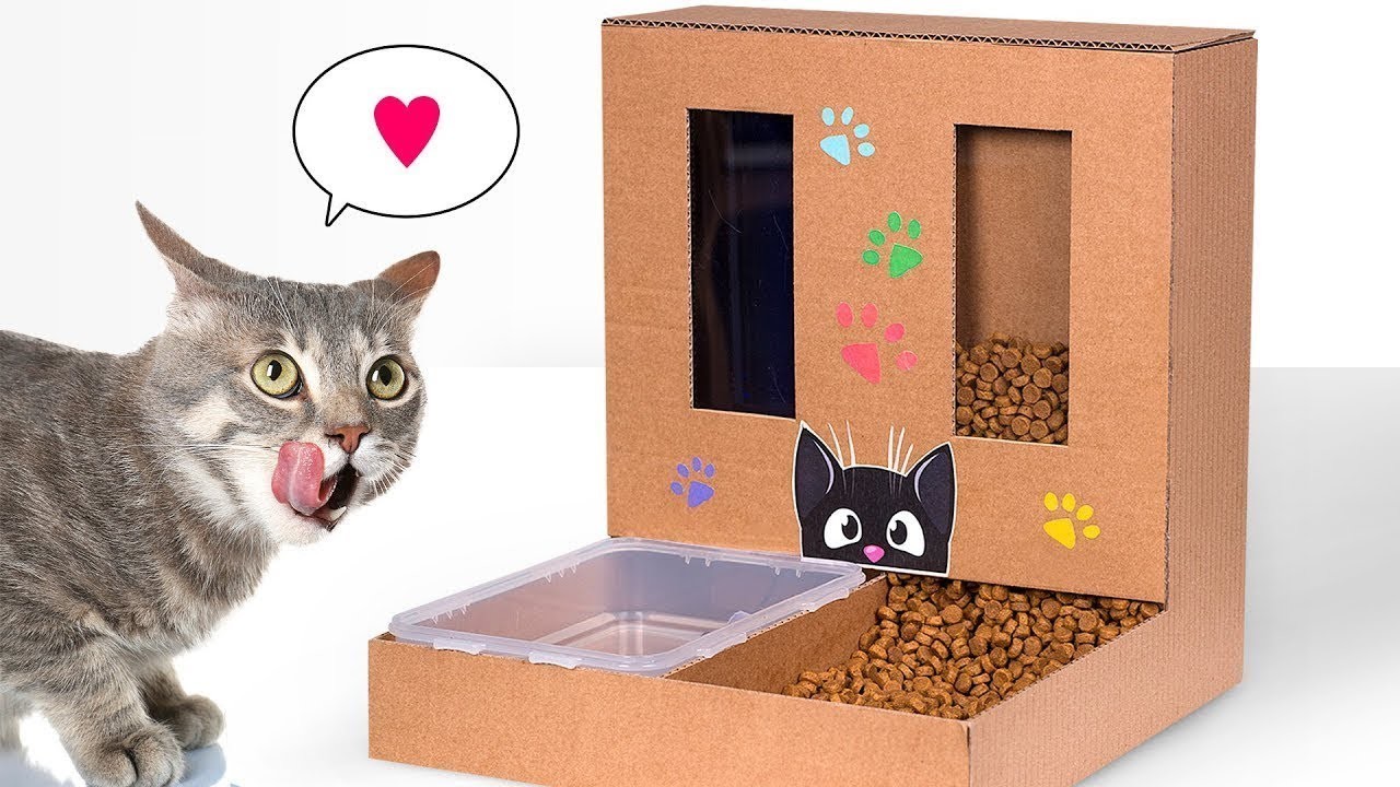 Selbstgemachter Katzenfutterautomat aus Pappe für Zuhause